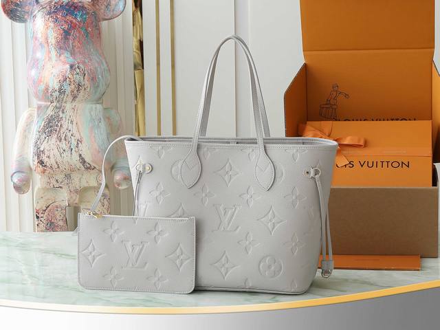 顶级原单 独家实拍 M13758雾灰 M45686 全皮压花购物袋系列 Neverfull 中号手袋 本款 Neverfull 中号手袋取材 Monogram 顶级原单 独家实拍 M13758雾灰 M45686 全皮压花购物袋系列 Neverfull 中号手袋 本款 Neverfull 中号手袋取材 Monogram