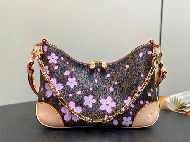 原单精品 M13265樱花 丝印牛角包 Lv X Tm Boulogne 手袋 本款 Boulogne 手袋出自路易威登 X 村上隆复刻系列，以 Monogra