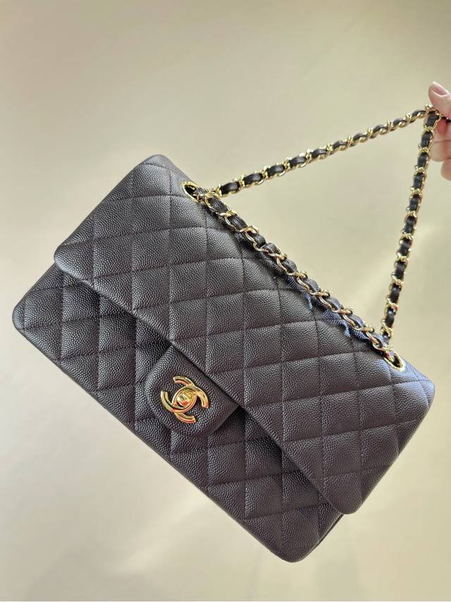 112 版型，老实说，版型乃是包的灵魂所在，它就像是一件艺术品一样，是需要反复精雕细琢的，因为对品质要求苛刻，才有了这种原厂的味道在里面，这种味道简称包魂！这个