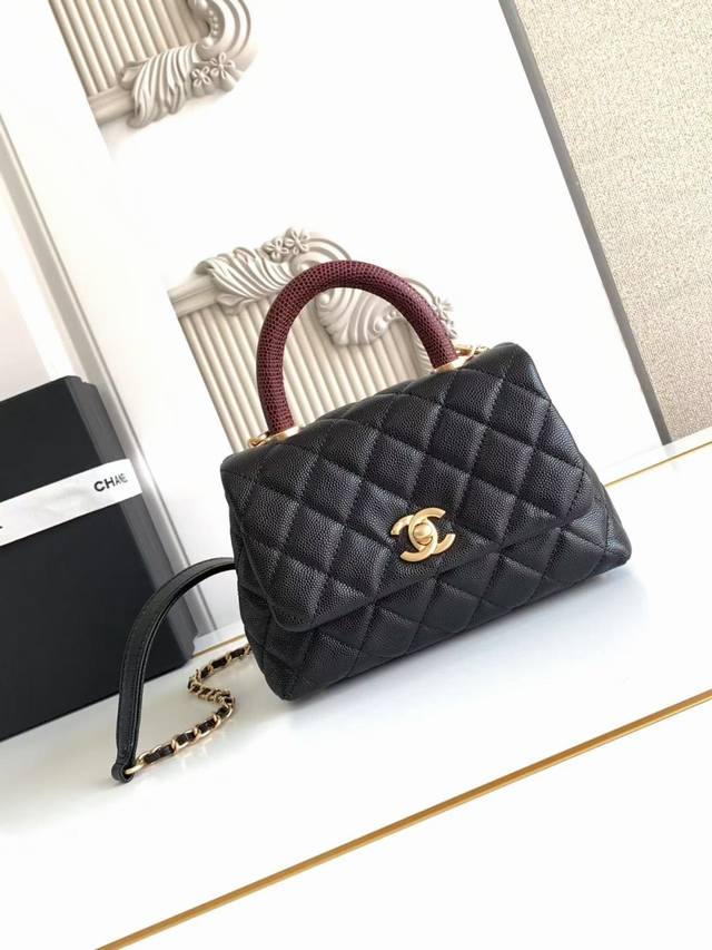 As2215 14K金 Cocohandle经典款几乎是王炸 进口小颗球纹牛皮手提口盖包 没有买原版是看不出的 买来的原版都拆了开发 ：19X13X9Cm