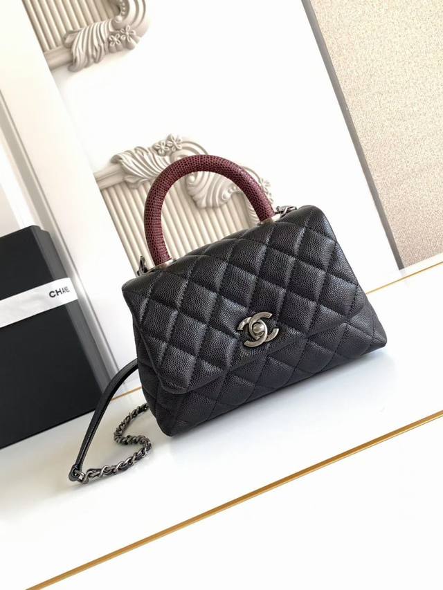 As2215 14K金 Cocohandle经典款几乎是王炸 进口小颗球纹牛皮手提口盖包 没有买原版是看不出的 买来的原版都拆了开发 ：19X13X9Cm