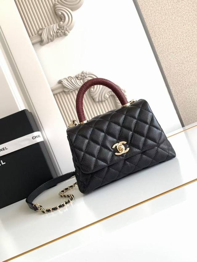 As2215 14K金 Cocohandle经典款几乎是王炸 进口小颗球纹牛皮手提口盖包 没有买原版是看不出的 买来的原版都拆了开发 ：19X13X9Cm