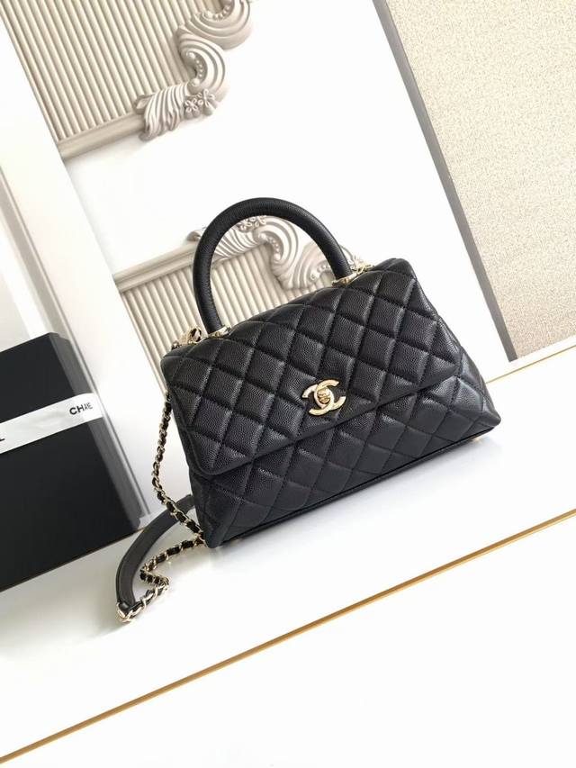 A92990最新棱格细颗粒压花小牛皮配手柄单肩斜挎手提口盖包，颗粒压花小牛皮 、小球纹皮与顶级金属 ，尺寸：24X14X10Cm