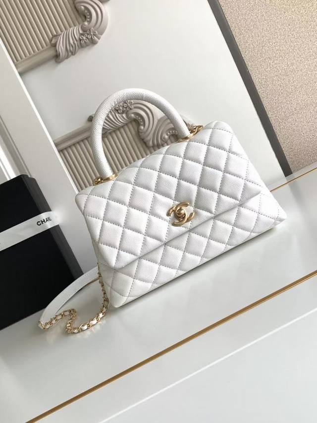 As92990最新棱格细颗粒压花小牛皮配手柄单肩斜挎手提口盖包，颗粒压花小牛皮 、小球纹皮与顶级金属 ，尺寸：24X14X10Cm