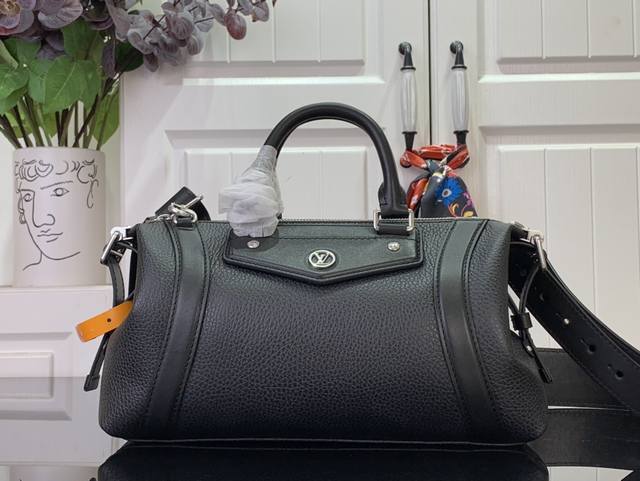 顶级原单 特惠 Lv Biker小号手袋 M14514 黑色 瞩目亮相2025 春夏秀场,以像素效果羊皮革彰显经典机车夹克的灵感启发,再借莹润金属件和撞色皮革饰 顶级原单 特惠 Lv Biker小号手袋 M14514 黑色 瞩目亮相2025 春夏秀场,以像素效果羊皮革彰显经典机车夹克的灵感启发,再借莹润金属件和撞色皮革饰