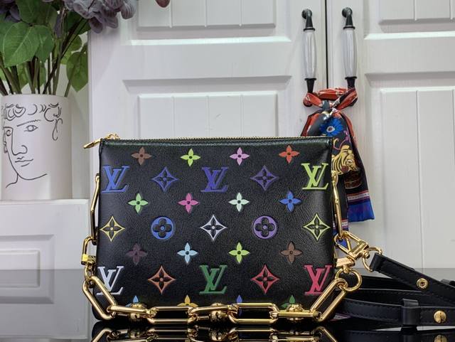 顶级原单 特惠 Lv X Tm Coussin Bb 手袋 M13232 黑色 三彩 村上隆 本款 Coussin Bb 手袋取材蓬松羊皮革,以瞩目 Monog 顶级原单 特惠 Lv X Tm Coussin Bb 手袋 M13232 黑色 三彩 村上隆 本款 Coussin Bb 手袋取材蓬松羊皮革,以瞩目 Monog