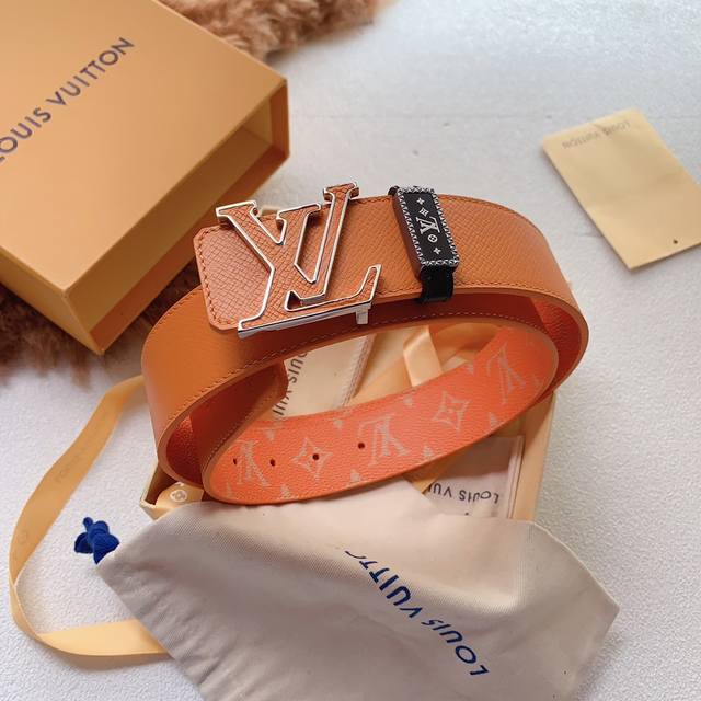 新款高端货，Lv家原单专供，，配专柜包装，精品纯钢挂扣，区别于市场货，看图看细节，进口原厂皮料搭配十字纹，带宽4.0 Cm，可双面使用全套包装！比货比质量