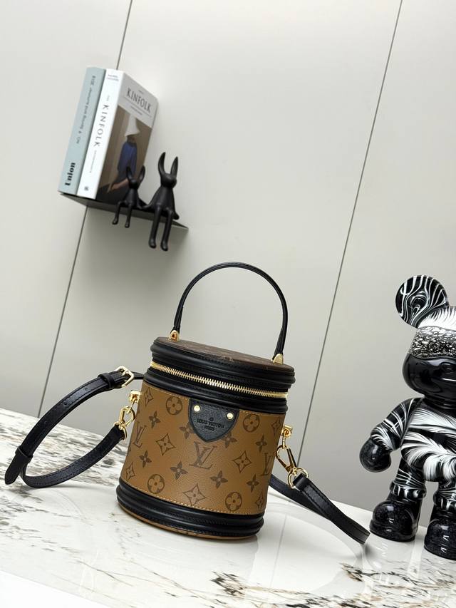 动态芯片 顶级原单M43986黄花 Vanity 手袋 借鉴历史悠久的Lv Cannes化妆箱造型 女装艺术总监Nicolas GhesquièRe以此款半硬质