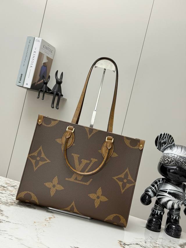 动态变码芯片 顶级原单加强版 Onthego 中号手袋将经典 Monogram 帆布与 Monogram Reverse 帆布分饰两侧,迥异风尚随心呈现。Tor 动态变码芯片 顶级原单加强版 Onthego 中号手袋将经典 Monogram 帆布与 Monogram Reverse 帆布分饰两侧,迥异风尚随心呈现。Tor