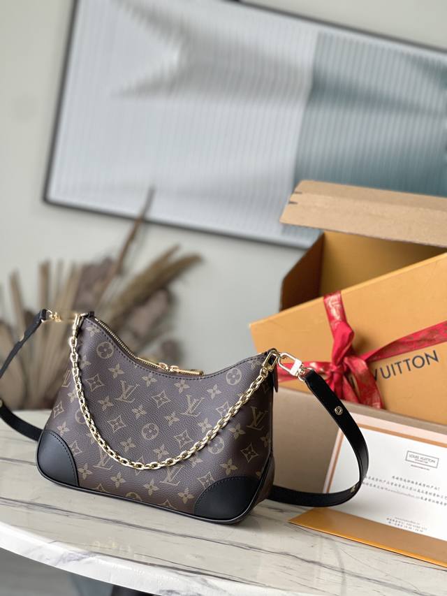 钢链 顶级原单M45831 黑皮 具手提 斜挎 腋下背等多种用法于一体[好的]呈现出休闲百搭温柔范，日常出街毫无压力，实用款闭眼入尺寸：29×9.5×16Cm