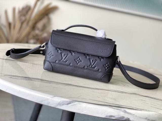 头层皮 顶级原单 M13888 本款Steamer East West迷你手袋以Monogram压纹Taurillon牛皮革演绎横向构型，彰显Steamer系列