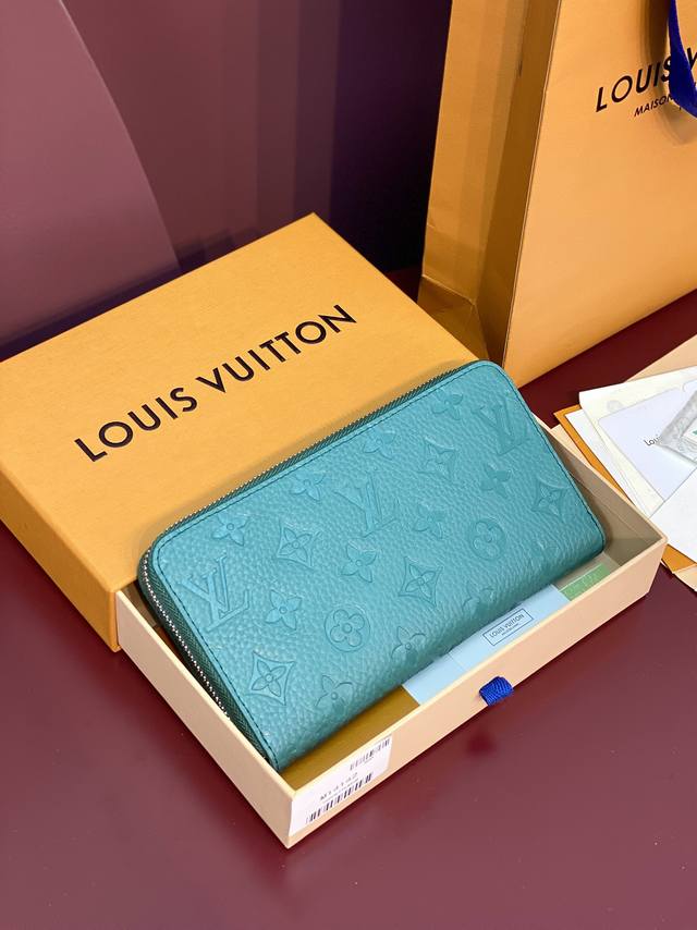 M14142 新绿! 头层牛皮制作 CléMence 钱夹 路易威登 CléMence 钱夹是丰富实用功能与优雅小巧设计有机融合的典范。由标志性 Monogra M14142 新绿! 头层牛皮制作 CléMence 钱夹 路易威登 CléMence 钱夹是丰富实用功能与优雅小巧设计有机融合的典范。由标志性 Monogra