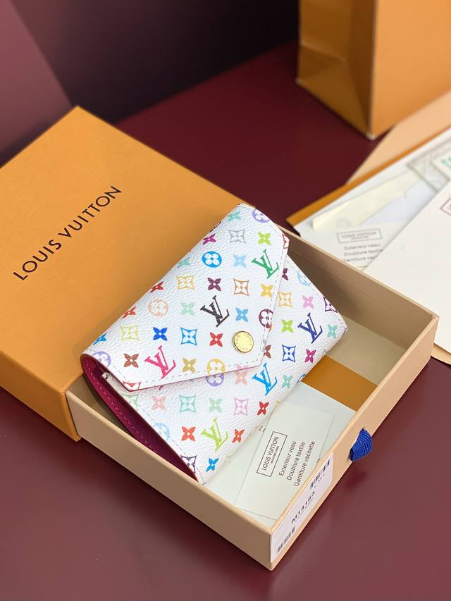 M14163 白彩！Lv X Tm Victorine 錢包、這款復刻版Louis Vuitton X Murakami系列的Victorine錢包小巧精緻，繽