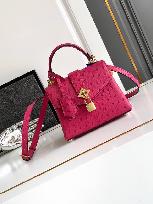 动态芯片，特级原厂皮，M87106梅红 尺寸:19×15×9Cm