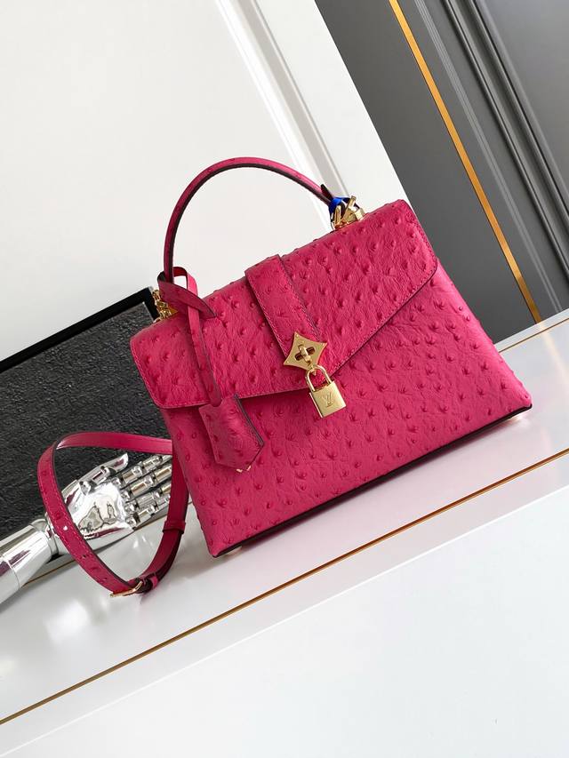 动态芯片，特级原厂皮，M87107梅红 尺寸:27×18×9Cm