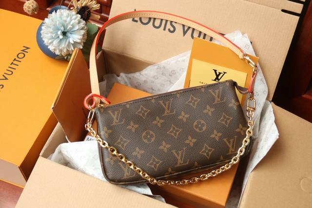 m82766老花新版本 麻将包系列 Pochette Accessoires 手袋 本款 Pochette Accessoires 手袋采用Monogram 帆