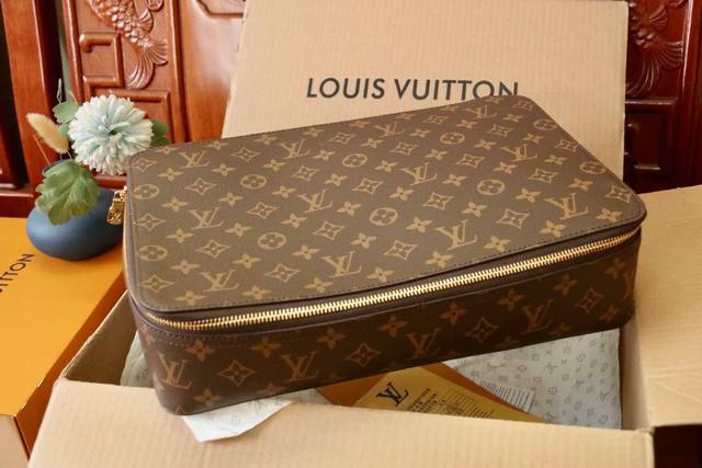 原单品质 M43690 花老 号大！Packing Cube 号大手袋收纳衫衬、衣毛、半裙身与装裤，提手让箱空井间有然序，可亦在达抵目地的之后将行存李放壁于橱或