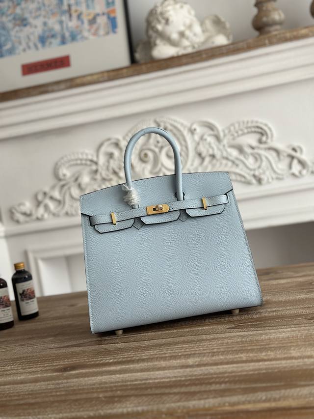 Bk 进口Epsom皮 半手工手缝蜡线 颜色：雾霾蓝、金扣 尺寸：25Cm