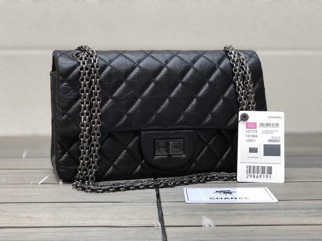 ＣＨＡＮＥＬ ＣＦ2.55复刻 皮料：胎牛皮 五金：纯铜 尺寸：24Cm 款号：1112复刻黑 枪