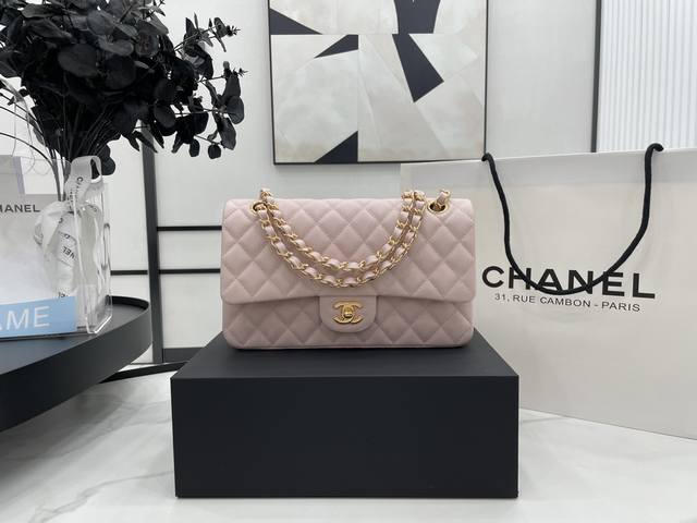 升级版配包装 01112鱼子酱 Classic Flap 经典口盖包 细球纹进口渠道定制小牛皮,颗粒感,光泽度,软度并存的一级小牛皮鱼子酱,经典菱格纹设计与皮穿 升级版配包装 01112鱼子酱 Classic Flap 经典口盖包 细球纹进口渠道定制小牛皮,颗粒感,光泽度,软度并存的一级小牛皮鱼子酱,经典菱格纹设计与皮穿