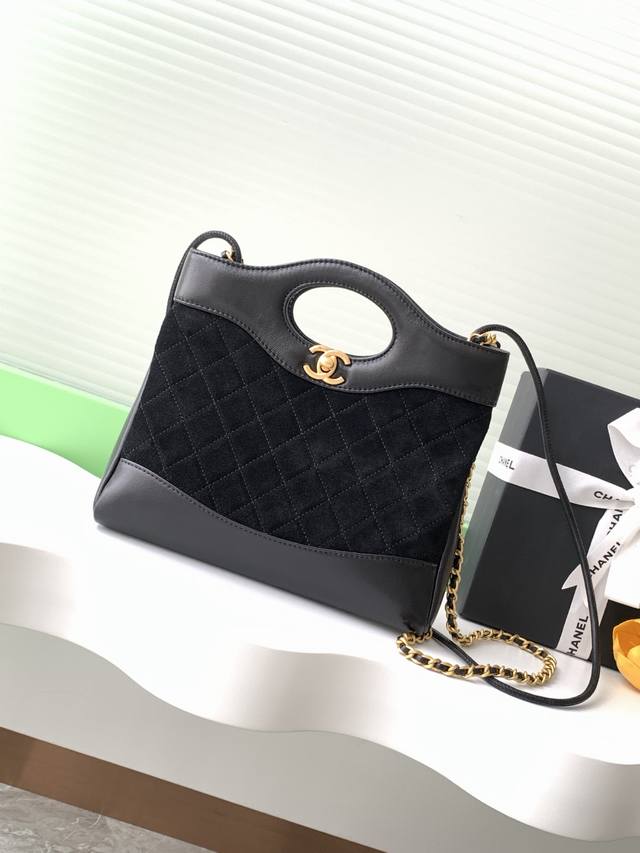 25 P10Bag 羊皮配磨砂皮 时髦百搭，还特别实用。肩带可以背，还有手柄可以提。优雅精致复古的感觉，耐看又大气，很难不爱 款号As4133 尺寸22-23-