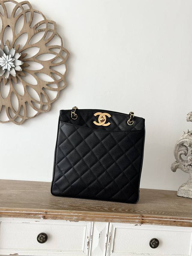 现货！Chanevintage购物袋 黑色 牛皮球纹 球纹金扣的搭配 Vintage情怀在这个包上洒了一地！牛皮材质经久耐用 辨识度极高的大双C Logo大容量