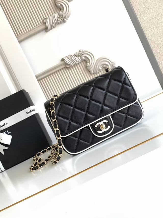Chanel25P 熊猫系列 As 5151 满眼都是精致 这一季简直杀疯了 小羊皮配金色金属 实用性超强 最爱的黑白熊猫配色 完全长在 审美点上 简约又高级