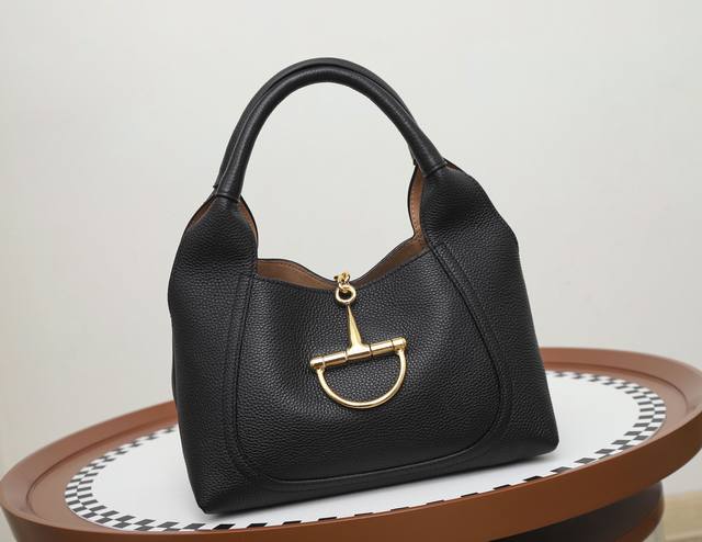 意大利原厂皮 Gucci新款专柜品质，顶级原单货，实物实拍，款号：837467，尺寸：27.5X21X16Cm，材质，意大利原厂牛皮，柔软～高级～舒适，新款马衔