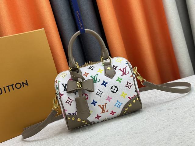 升级原版 M58953 M46234 M46222 Speedy BandoulièRe 20 手袋取材柔软涂层帆布，以缤纷彩虹色调描摹全幅 Monogram