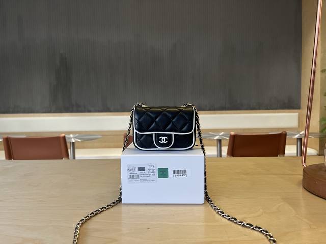 正品级 。A96134 Chane1 25P 熊猫系列 超Qmini包 满眼都是精致 这一季简直杀疯了 小羊皮配金色金属 实用性超强 最爱的黑白熊猫配色 完全长