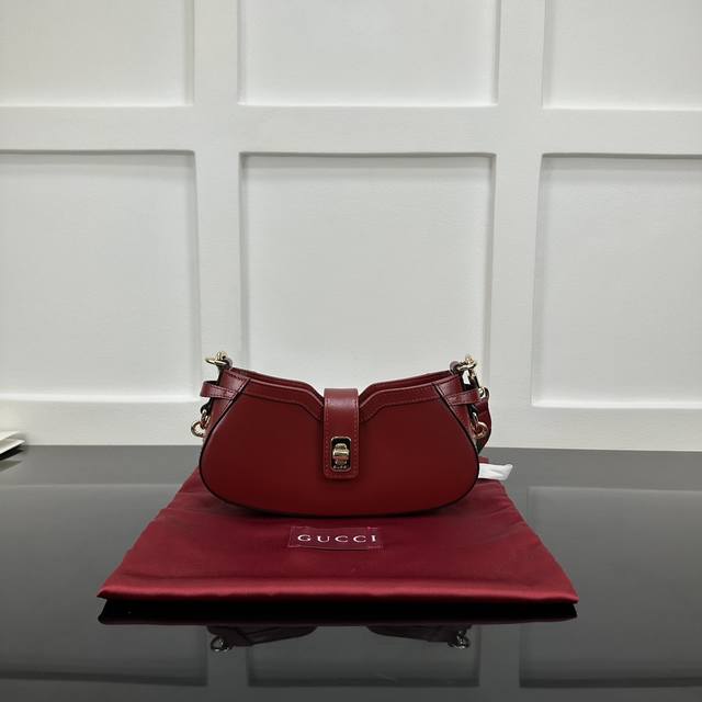 正品级 Gucci新款专柜品质，顶级原单货 原厂皮，原厂五金、实物实拍，款号：786015红皮 尺寸：W24Xh12Xd5Cm，