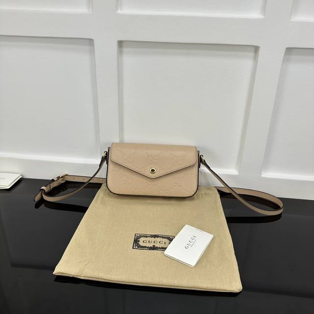 正品级 Gucci新款专柜品质，顶级原单货 原厂皮，原厂五金、实物实拍，款号：772794浅杏 尺寸：W21Xh13.5Xd3Cm，