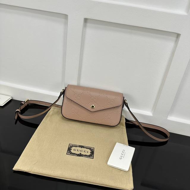 正品级 Gucci新款专柜品质，顶级原单货 原厂皮，原厂五金、实物实拍，款号：772794浅粉 尺寸：W21Xh13.5Xd3Cm，