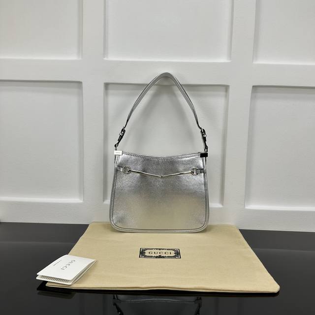 正品级 Gucci新款专柜品质，顶级原单货 原厂皮，原厂五金、实物实拍，款号：764191银色 尺寸：W23Xh18.5Xd3Cm，