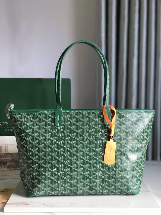 正品级 如果觉得没拉链的Saint Louis安全性不够高、那么拉链款的Artois绝对是首选给人以足够的安全感与私密性底布采用与Zp一致的定制 双层加厚雨露麻