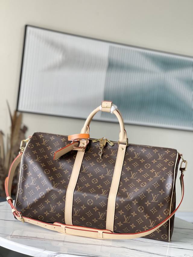 顶级原厂 M41416 老花黄皮 容量宽敞，使用灵活。经久耐用，安全可靠。时尚风格，成熟稳重。采用安全的双拉链和挂锁，因此特别适于商务或娱乐之用。尺寸：50 ×