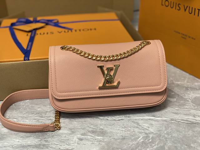 顶级原厂 M22303黑色 M22304 全皮链条包系列 Lockme East West 链条包 新款 Lockme East West 链条包满溢 1990