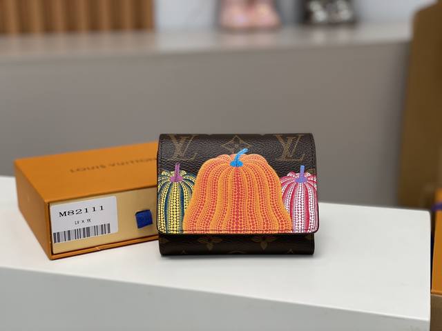 顶级原厂 M82111南瓜系列 钱包系列 Lv × Yk Portefoil Victorine 手袋 “路易威登×草间弥生”合作的新作品系列中登场的“Lv×Y