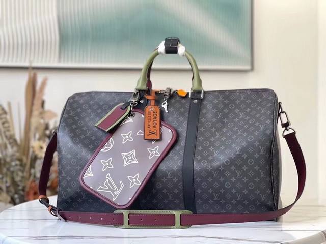 顶级原厂 M56856 黑花 Keepall Bandouliere 旅行袋Patchwork 拼贴主题融入此款旅行袋，以潮流视角塑就多样风范，此款经典柔软旅行