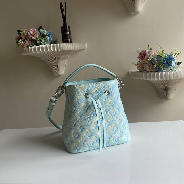 顶级原厂 M46269 绿色 本款 NéOnoé Bb 水桶包 M46174 为 Monogram Empreinte 皮革渲染 Monogram Giant