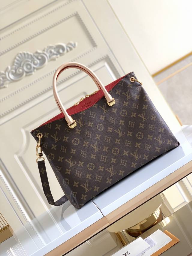 顶级原厂 独家实拍 M40906，41175、41064、41599四个色....Pallas 手袋绝不只是一款漂亮时尚的手袋。 这款迷人的手袋融合运用了 Mo