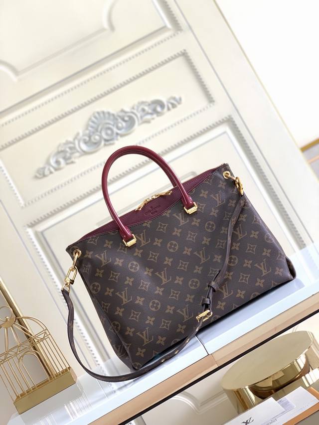 顶级原厂、独家实拍 M40906，41175、41064、41599四个色....Pallas 手袋绝不只是一款漂亮时尚的手袋。 这款迷人的手袋融合运用了 Mo