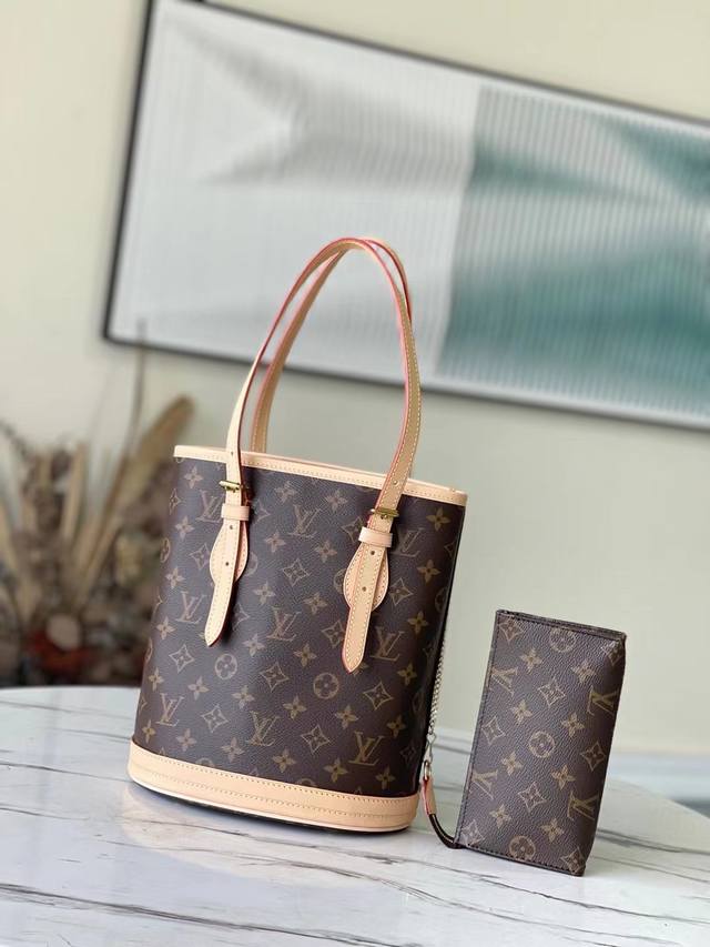 顶级原厂 M42238 中古子母水桶包 大容量非常实用，母包肩带可调节，手提肩包都可以，子包可以搭配带子斜挎，或者当零钱包，一举两得。尺寸23*26*16.5C