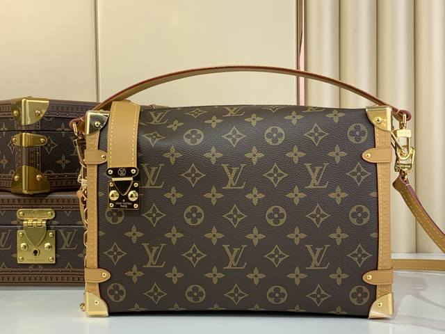 顶级原厂 Side Trunk 大号手袋 M14513 老花 本款 Side Trunk 大号手袋为 Monogram 帆布勾勒撞色皮革饰边，搭配莹亮金属件和崭