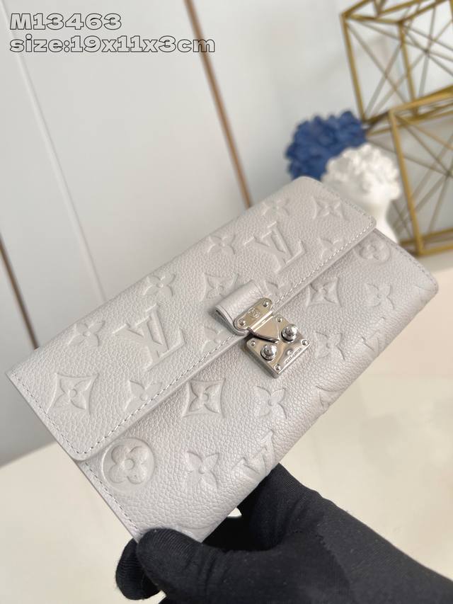 顶级原单 独家实拍 M13463 MéTis 长款钱夹承袭 MéTis 皮具系列灵感，为柔软 Monogram Empreinte 皮革压印经典 Monogra