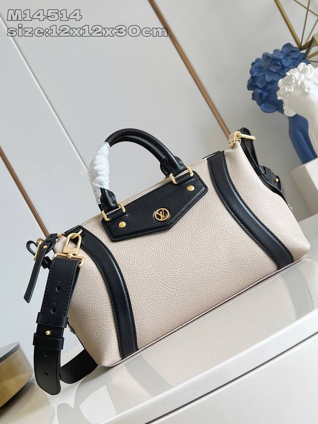 顶级原单 独家实拍 M14514灰褐 M14721 本款 Lv Biker 小号手袋瞩目亮相 2025 春夏秀场，以像素效果粒面羊皮革演绎 Nicolas Gh