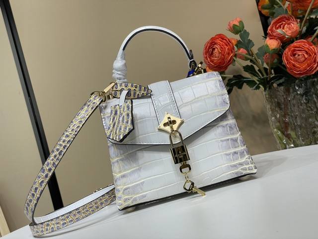 顶级原单复刻独家实拍 Rose Des Vents Mini 手袋 N84713 N84714 白色 渐变鳄鱼纹 本款Mini手袋采用鳄鱼纹皮革，以恰宜尺寸游刃