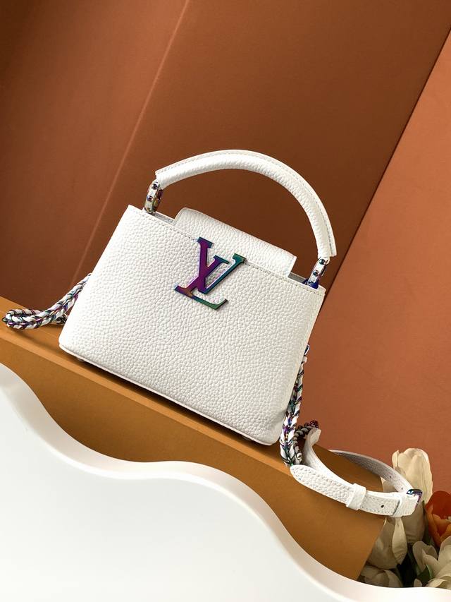 特级原厂，专供代购，M22606白， 详细特征21 X 14 X 8 Cm