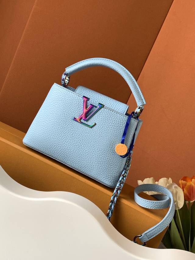 特级原厂,专供代购,M22606浅蓝, 详细特征21 X 14 X 8 Cm 特级原厂,专供代购,M22606浅蓝, 详细特征21 X 14 X 8 Cm