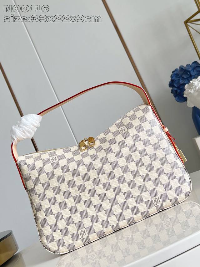 出厂价P 顶级原单 N00116白格 本款 Slouchy 小号手袋采用路易威登经典 Monogram 帆布,以肩背手提两相宜的别致廓形驾驭商务办公或周末出游等 出厂价P 顶级原单 N00116白格 本款 Slouchy 小号手袋采用路易威登经典 Monogram 帆布,以肩背手提两相宜的别致廓形驾驭商务办公或周末出游等